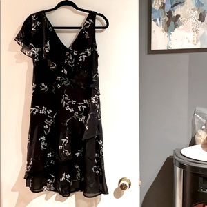 🆕 Black Floral Chiffon Dress w/ flutter sleeve!!! Brand New! Size M